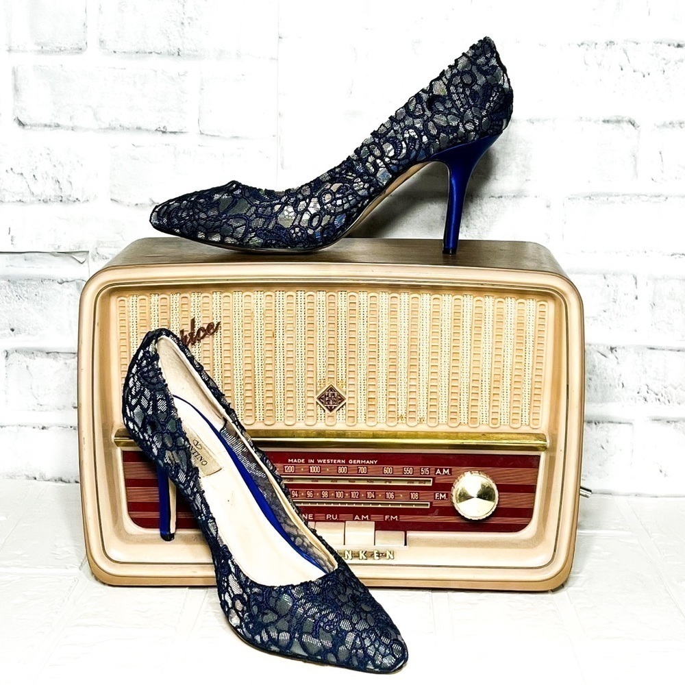 Valentino Garavani Blue lace pointed heel
